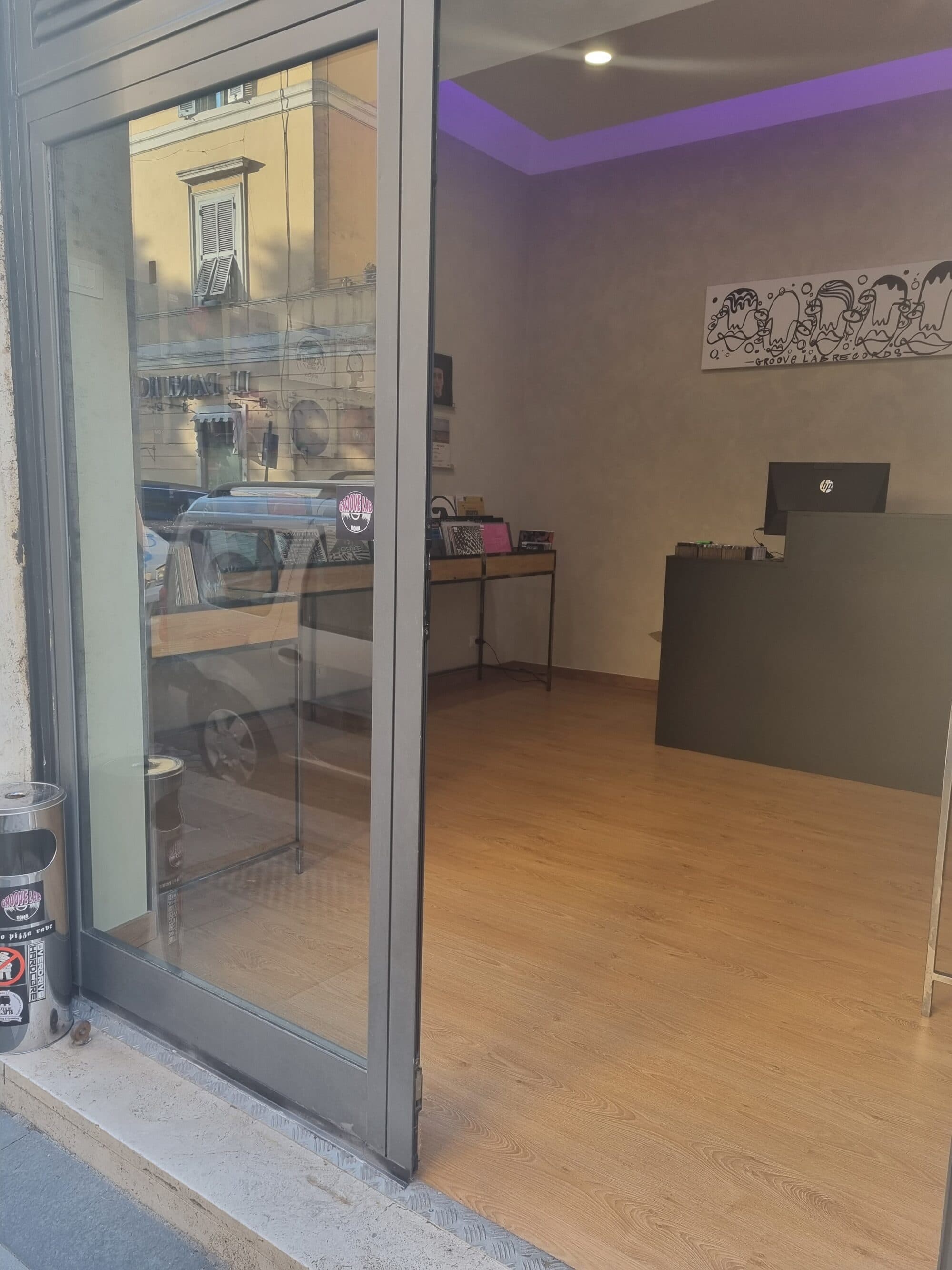 Store image